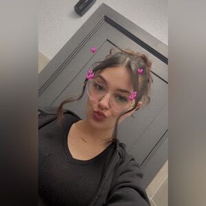 Meet your Posher, Halie